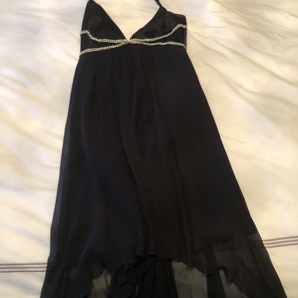 Dresses - Picture 4 of 9